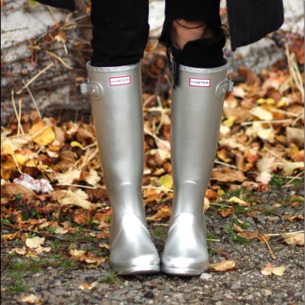 Silver hunter rain boots size 6/7